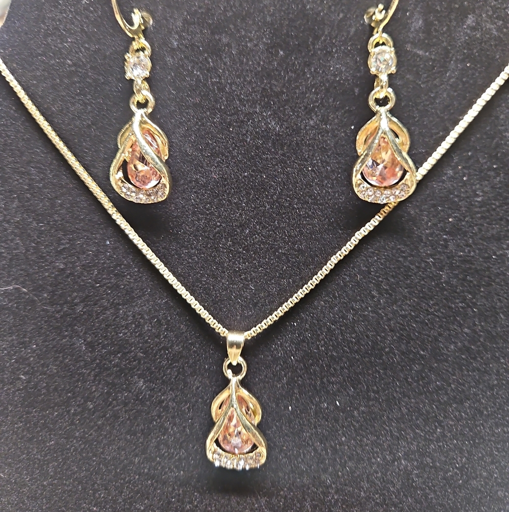 Gold-Tone Pink Teardrop Pendant Necklace and Earrings Set